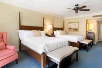 Zimmer mit 2 Queensize-Betten und Golfblick