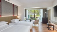 Zweibettzimmer mit Zugang zum Pool