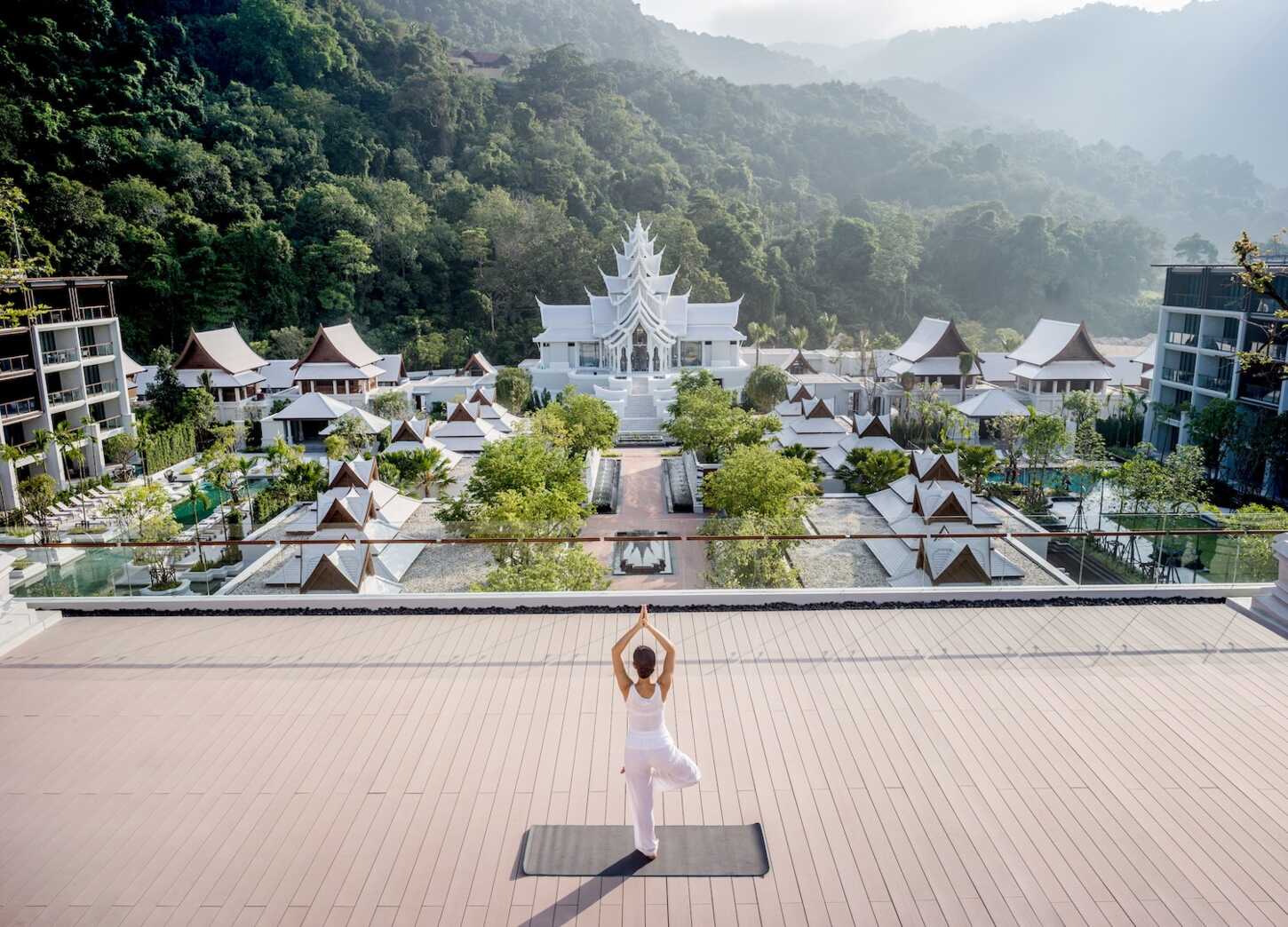 Yoga am Infinity Pool