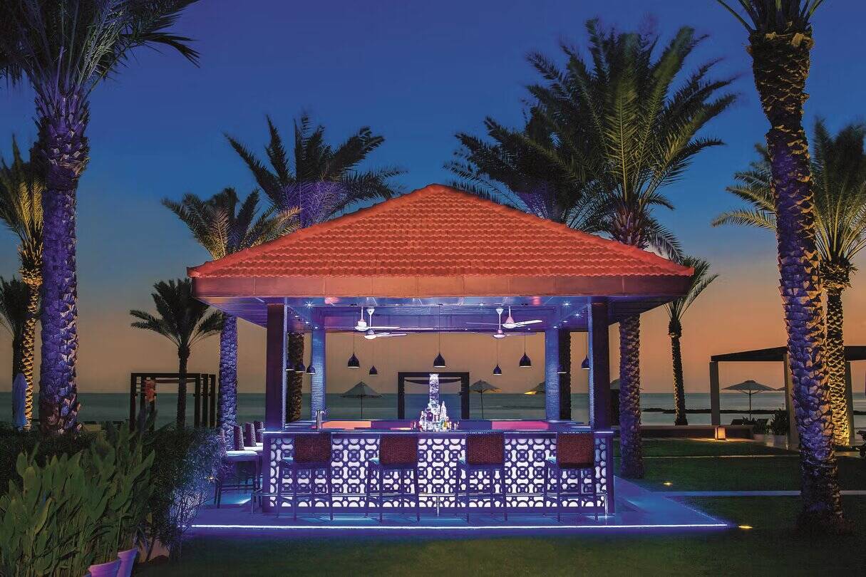 Blu Pool & Garden Bar