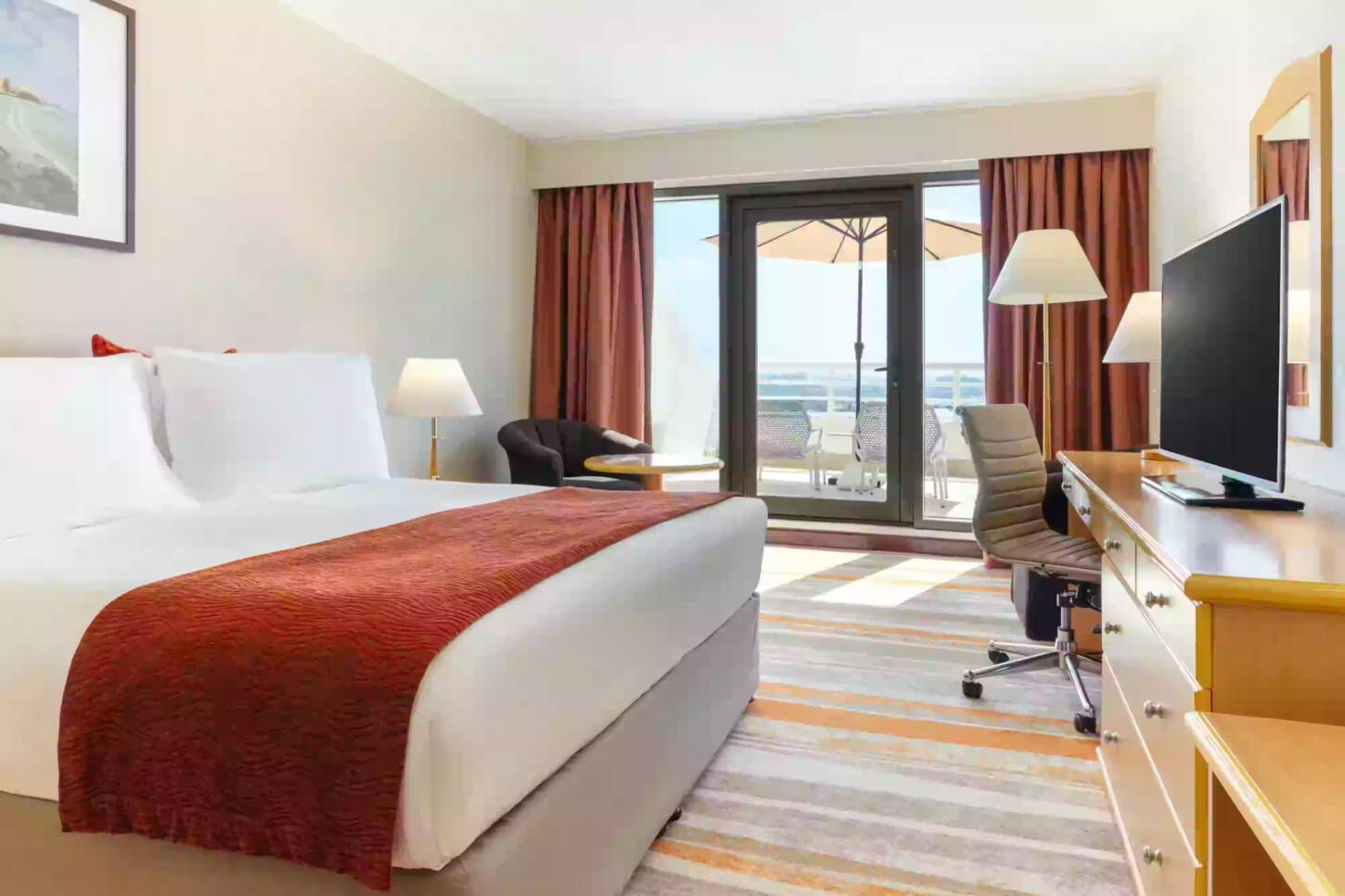 Zimmer mit Balkon und Meerblick