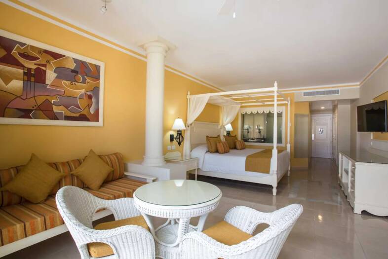 Deluxe Junior Suite an der Poolseite