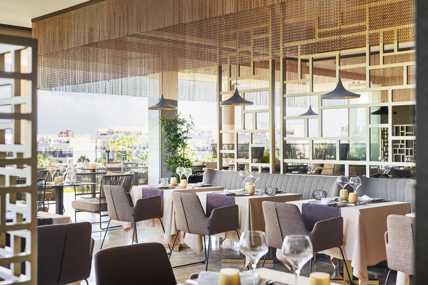 Restaurant Tastes & Sushi Bar